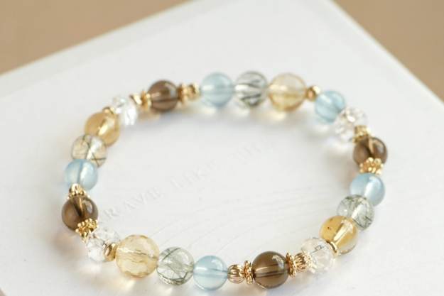 茶晶左右手佩戴