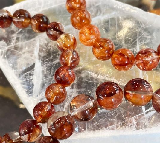 紅膠花是水晶嗎