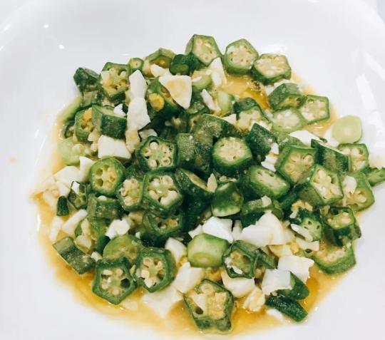 秋葵炒鹹蛋 做法