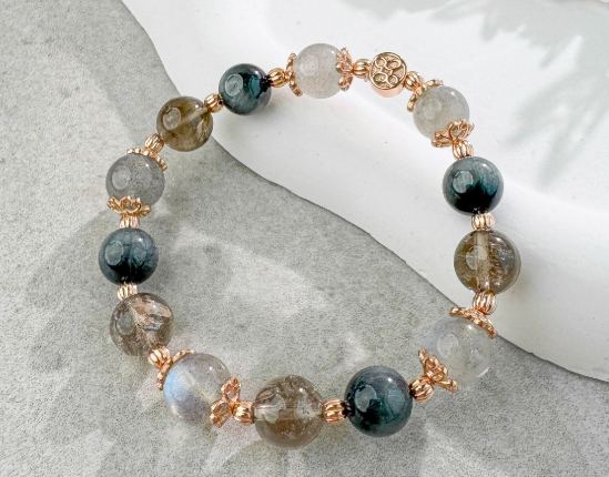 茶晶左右手佩戴